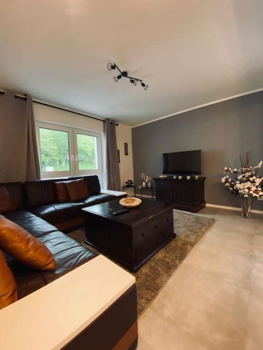 Grosse Moderne Ferienwohnung Auch Als Monteur Unterkunft Nutzbar, In Stolberg - Vicht Exterior foto