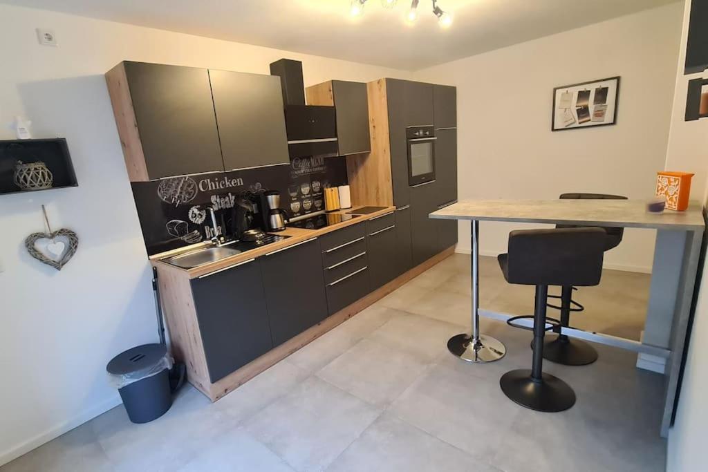Grosse Moderne Ferienwohnung Auch Als Monteur Unterkunft Nutzbar, In Stolberg - Vicht Exterior foto